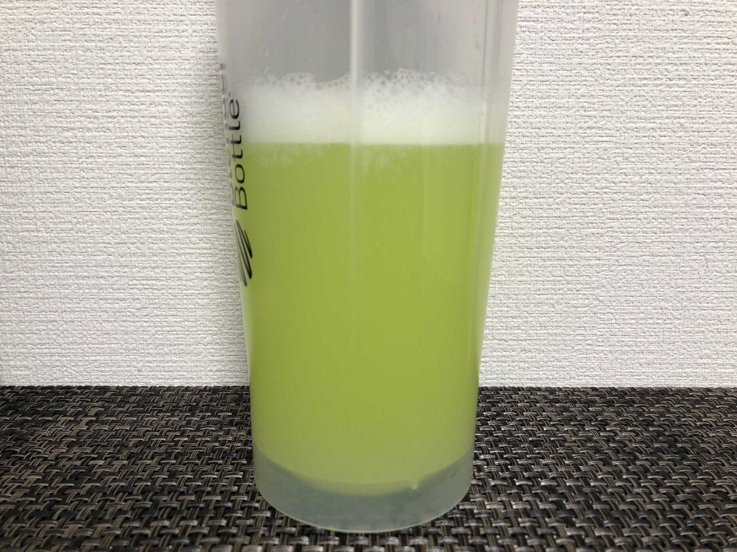 レモンライム味を400mlの水に溶かした直後の様子