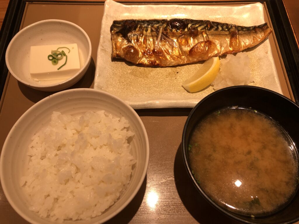 やよい軒のサバの塩焼定食