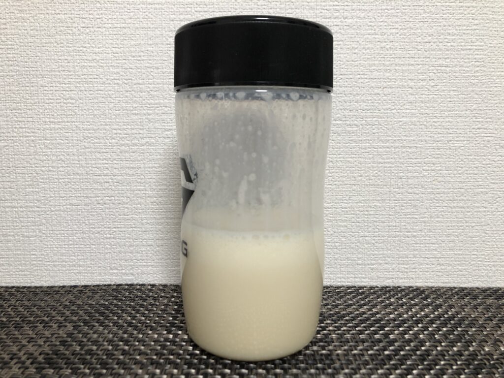 GronG(グロング)プロテイン・ミルク味を溶かした直後の様子