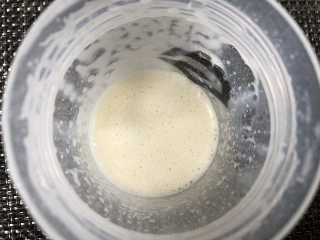 GronG(グロング)プロテイン・ミルク味を溶かした直後の泡立ち